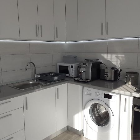 Sara Apartman Livezeni  Εξωτερικό φωτογραφία