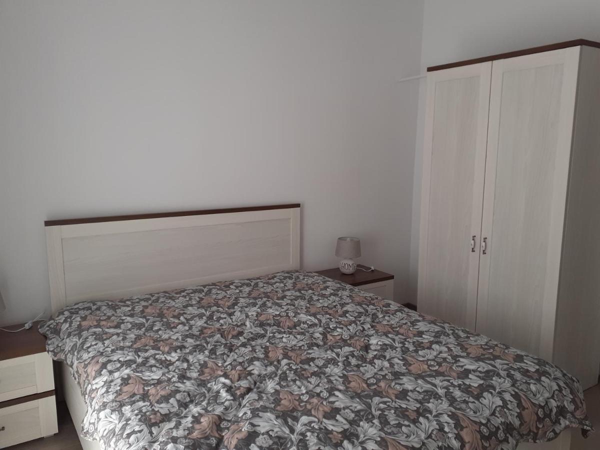 Sara Apartman Livezeni  Εξωτερικό φωτογραφία