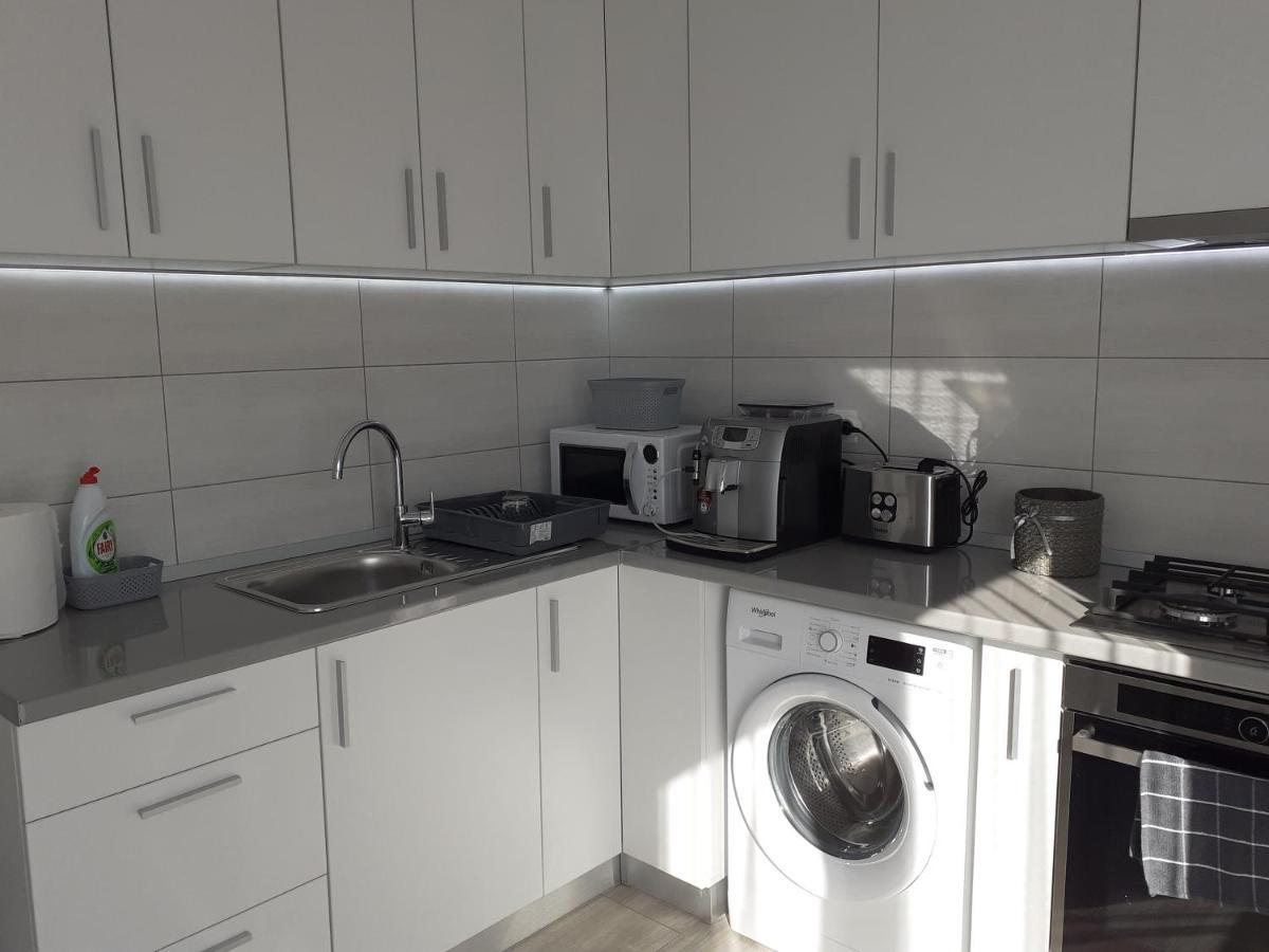 Sara Apartman Livezeni  Εξωτερικό φωτογραφία