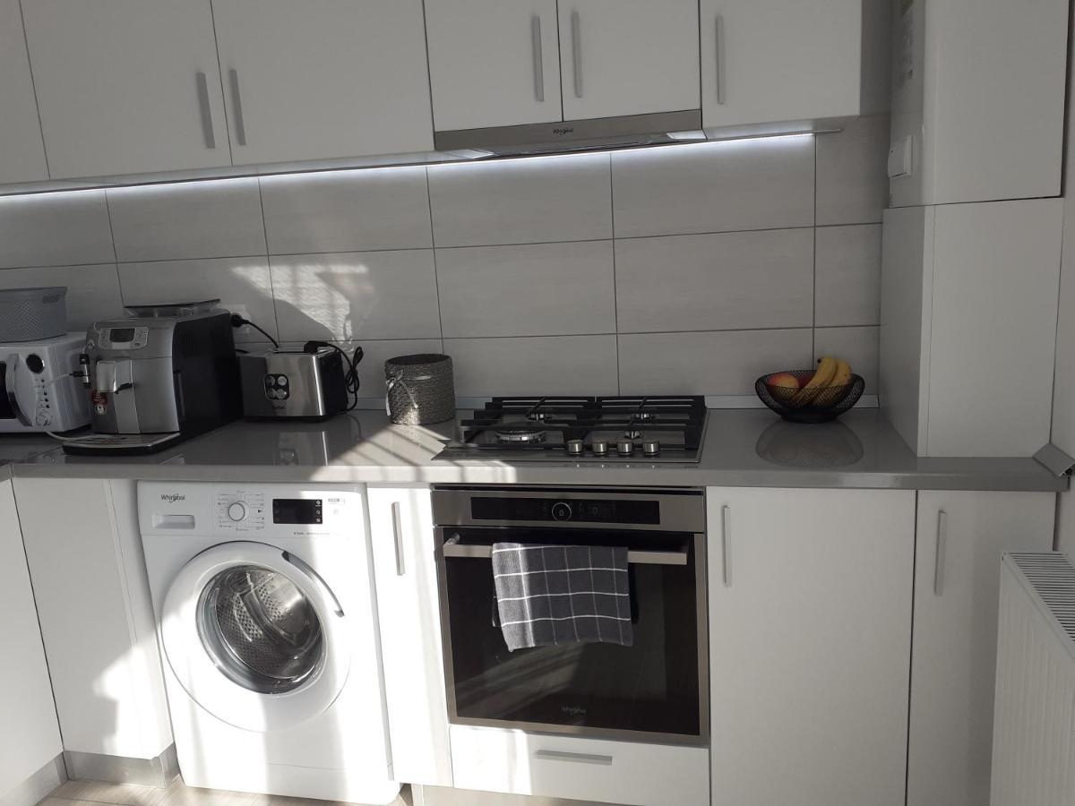 Sara Apartman Livezeni  Εξωτερικό φωτογραφία