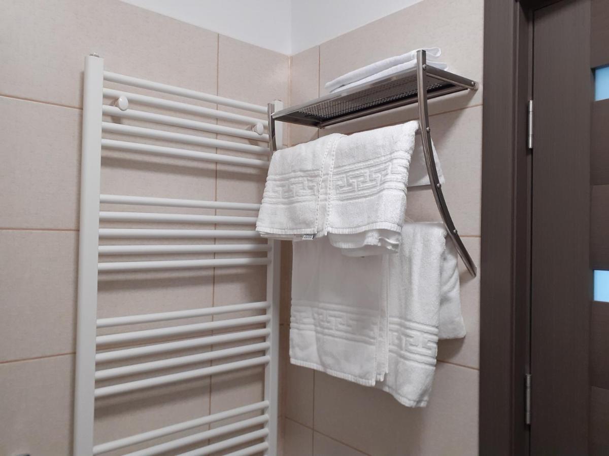 Sara Apartman Livezeni  Εξωτερικό φωτογραφία