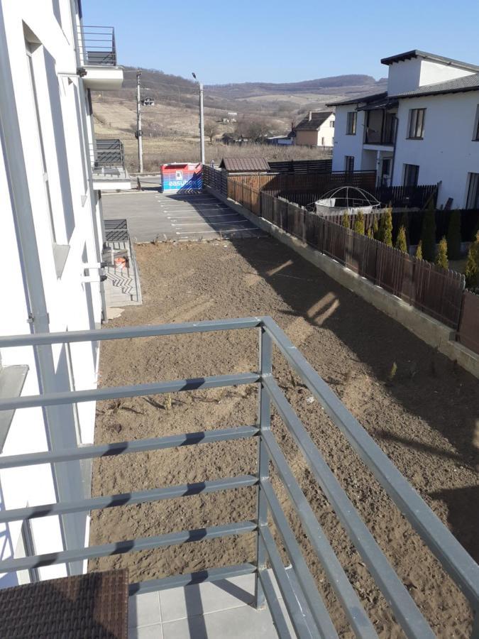 Sara Apartman Livezeni  Εξωτερικό φωτογραφία